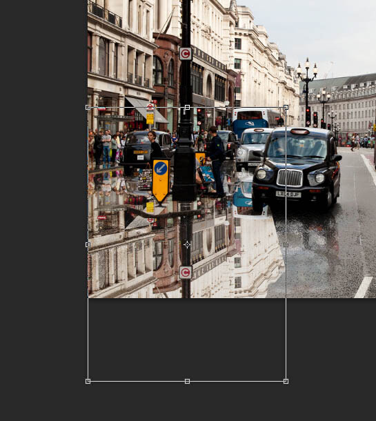 Photoshop将街道图片调出雨水湿润的路面