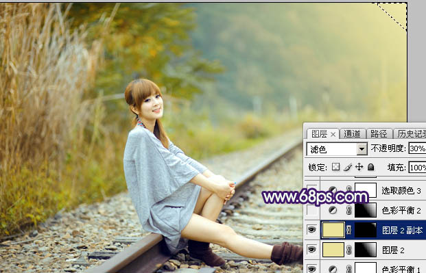 Photoshop调制出淡黄色的秋季铁轨小清新美女图片