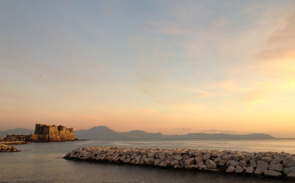 PS合成霞光中的山峰场景