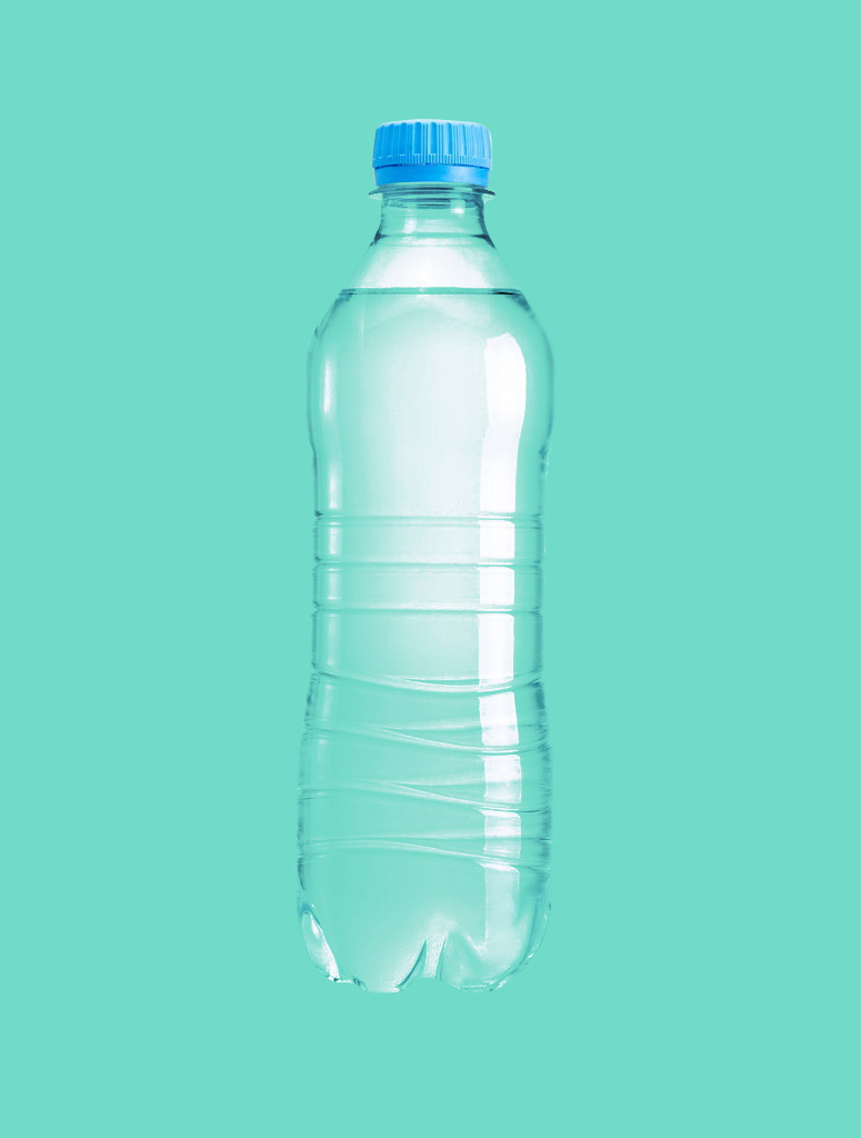 Photoshop怎样用通道快速完美地抠出透明塑料矿泉水瓶子