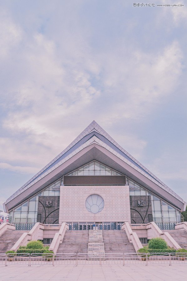 调出粉嫩糖果色外景建筑图片的PS教程