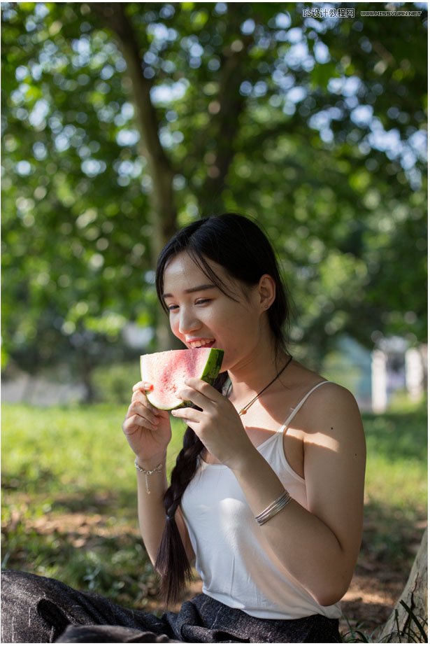 PS把树荫下的女孩照片调成清新通透色