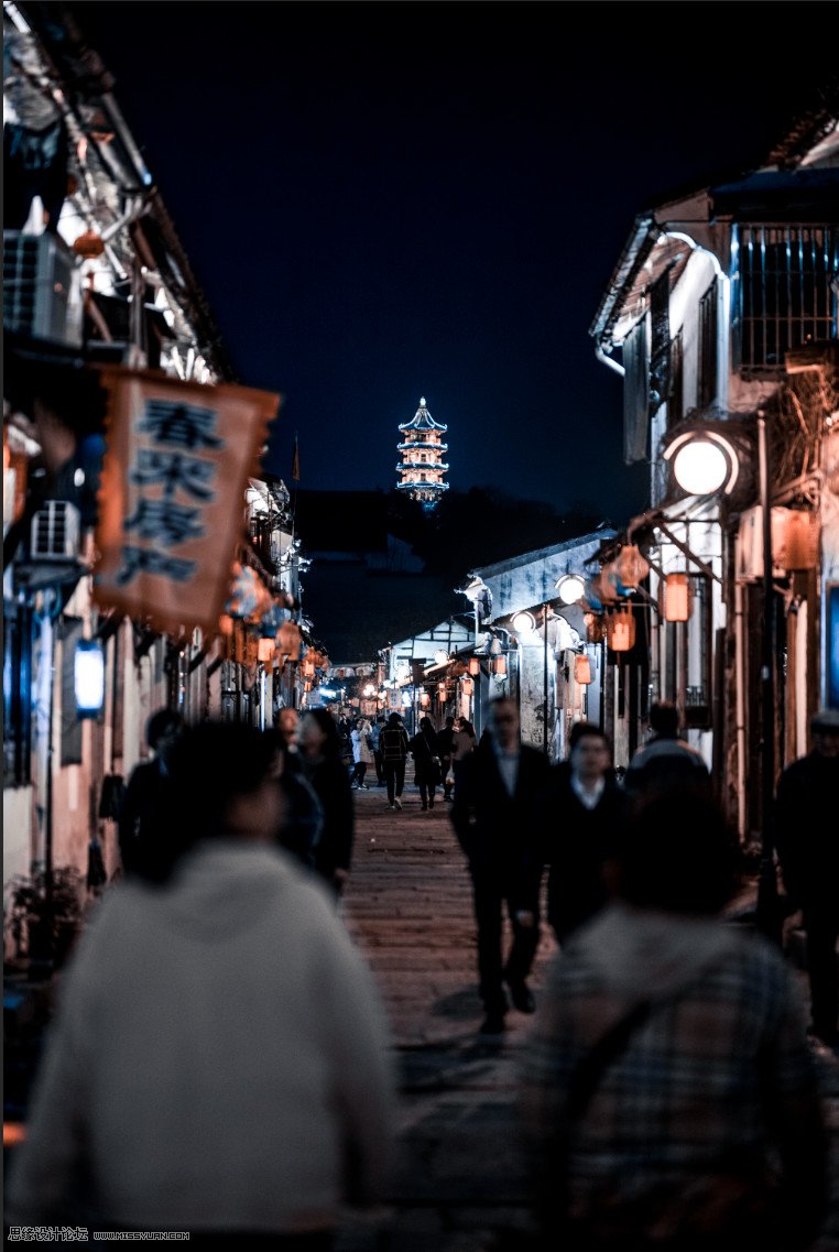 调出冷色灯光夜景仿古乡村街景照片的PS教程