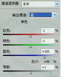 PS调出粉色光亮沙滩上游玩的儿童照片