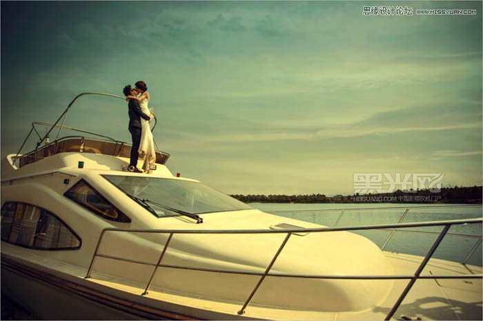 PS把海边游艇上的甜蜜情侣照片调成深蓝色
