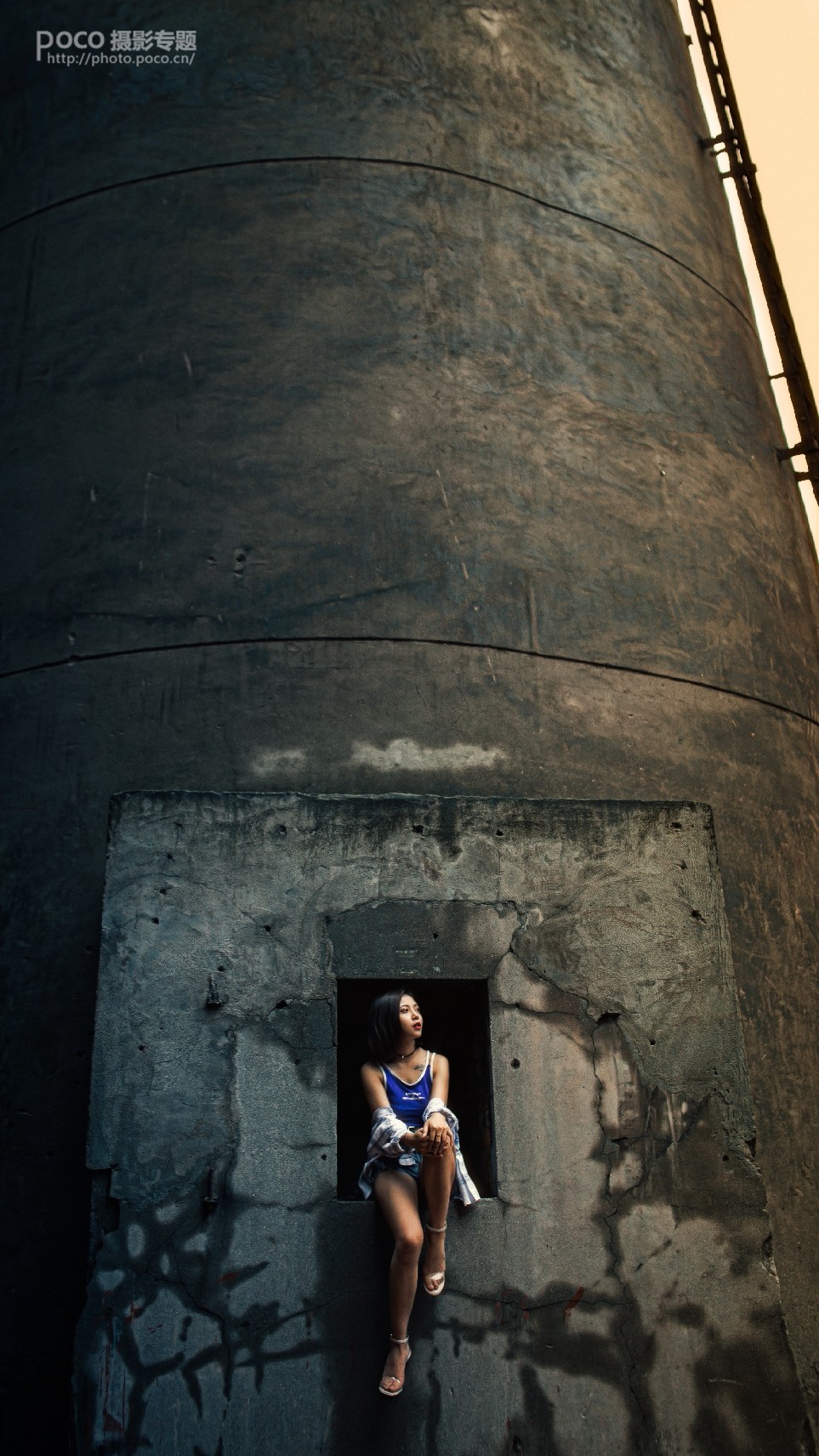 美化修复废墟工厂背景女生照片的PS教程