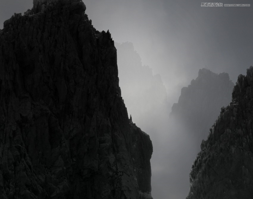 调出旁晚夜色迷雾高山风景照片的PS教程