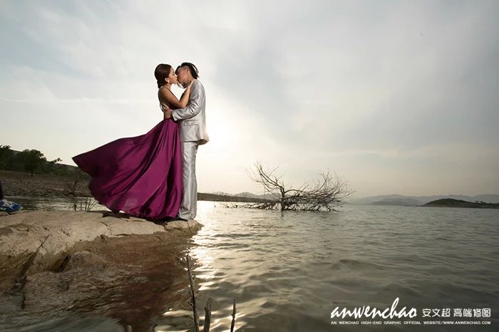PS调出华丽大气的金色湖景婚纱照片