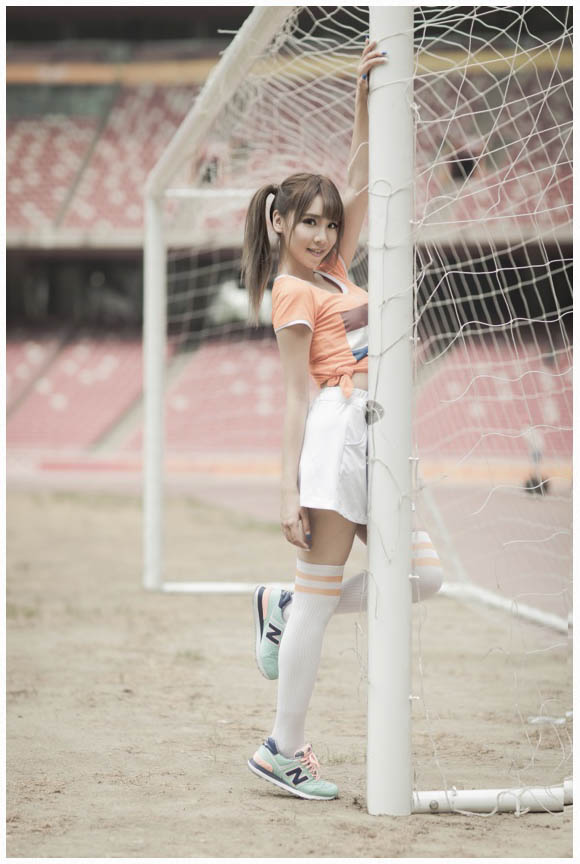 用PS对足球宝贝写真照片美化调色处理
