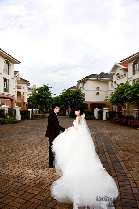 PS对外景婚纱照片增强色彩及美化天空