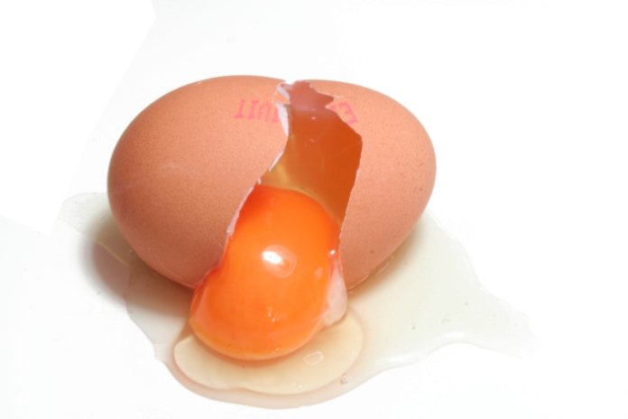 PS合成破壳苹果中流出的创意鸡蛋图片