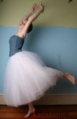 PS合成云海中跳着芭蕾舞的漂亮图片