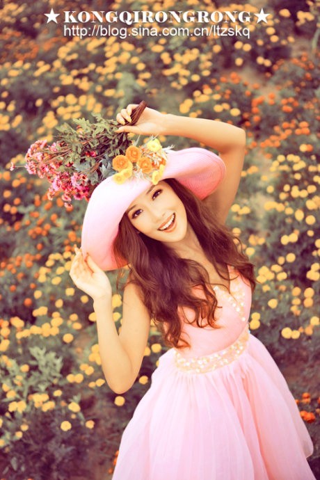Photoshop软件两步调成粉色鲜花背景照片