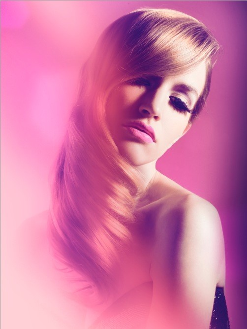 Photoshop软件怎样调出唯美紫红模特照片效果