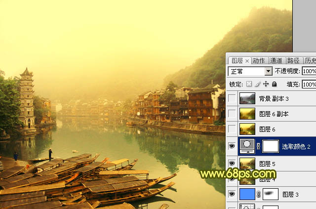 PS金黄色朝霞映射下的湖畔乡镇照片