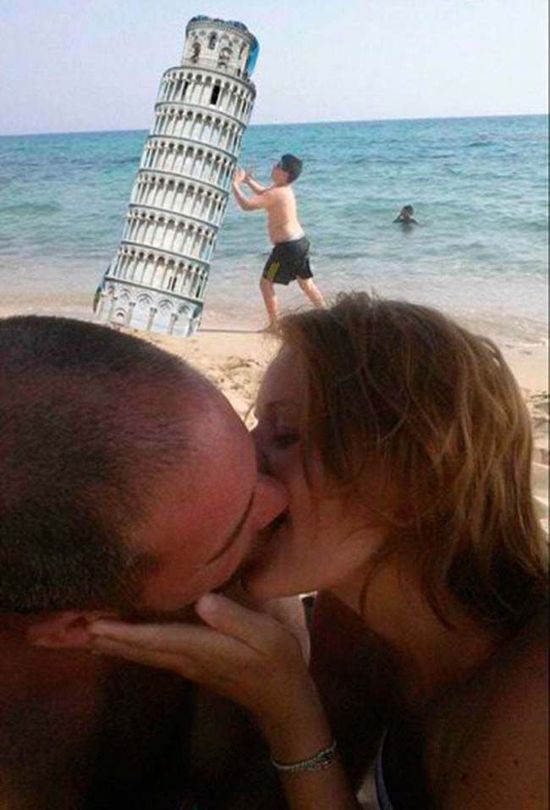 情侣求网友PS浪漫沙滩亲吻照 结果被玩