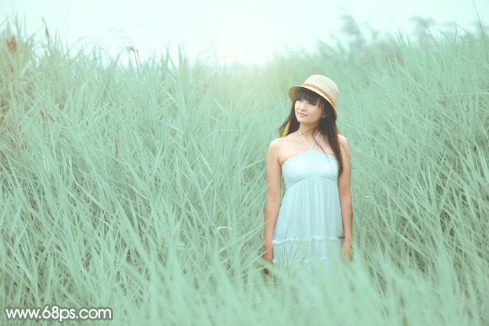 Photoshop给绿草中的美女加上甜美的淡调青绿色
