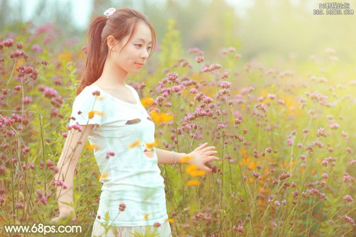 Photoshop给野花中的美女加上甜美的粉色调
