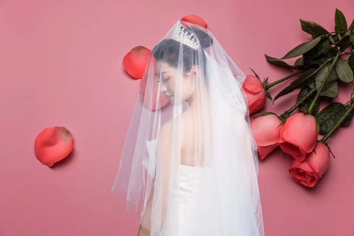 婚纱抠图：在Photoshop里抠图有透明度的婚纱