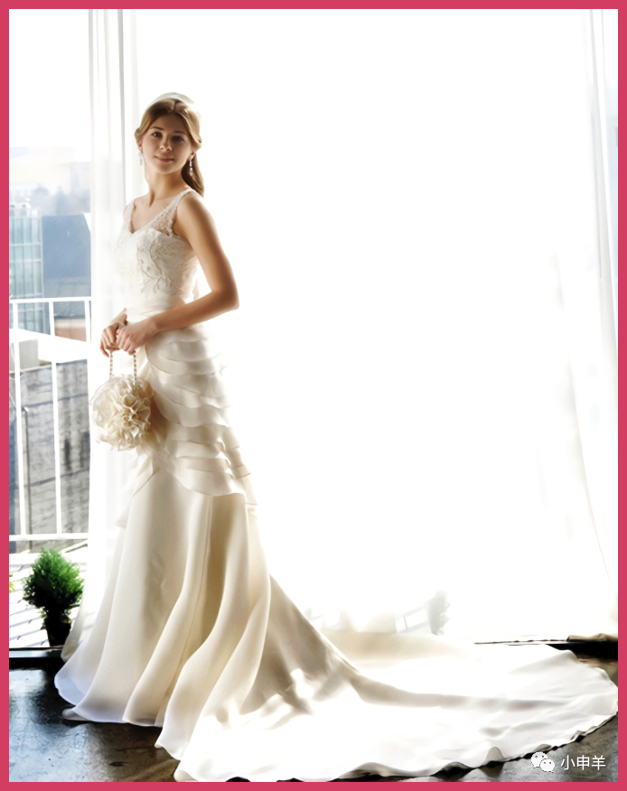 抠婚纱，抠出站在窗户边背景曝光过渡的穿婚纱的人物