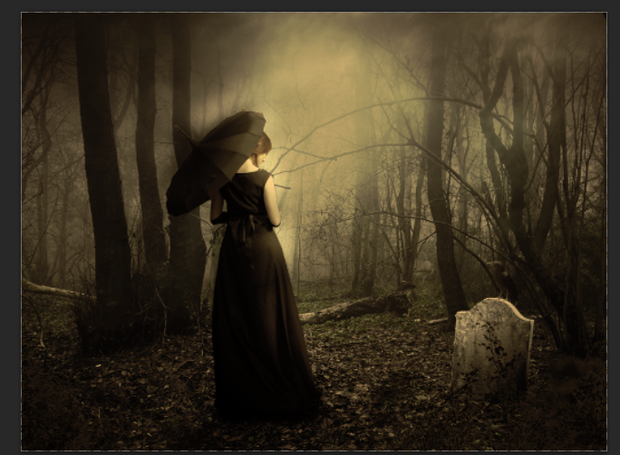 场景合成，合成在黑暗森林漫步的黑衣女人