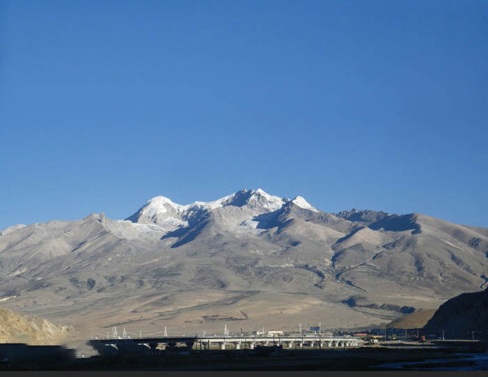 PS合成案例教程：用雪山加月亮素材图合成出超级大月亮自然场景。