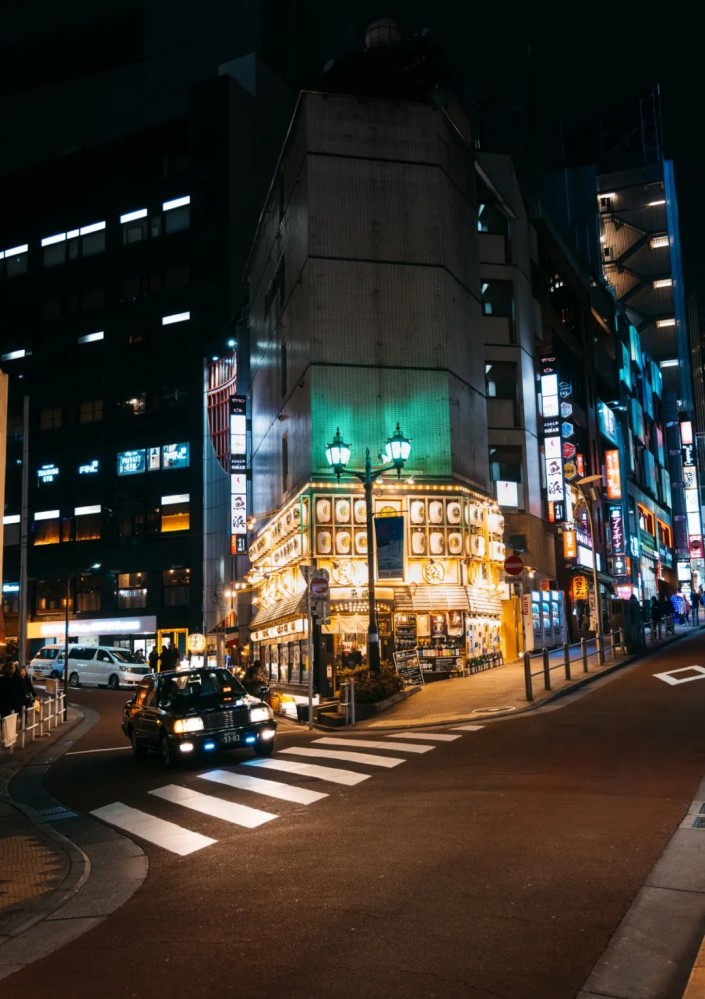 PS摄影后期教程：给冷清的夜景街景照片后期调出温暖的色彩。