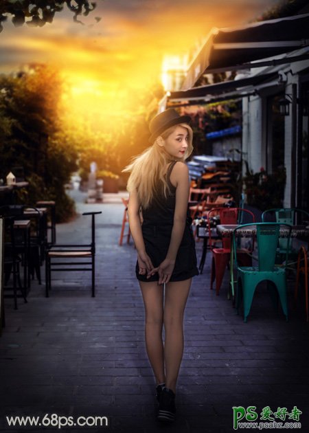 PS女生照片调色：给餐厅外的金发性感女生照片调出明亮的霞光色彩