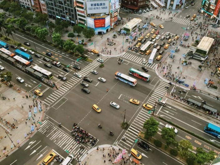 Photoshop制作镜头微缩效果的城市场景图片，微缩模型城市图片。