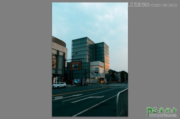 Photoshop结合LR软件打造出INS上冷淡风高质感的城市风景照片
