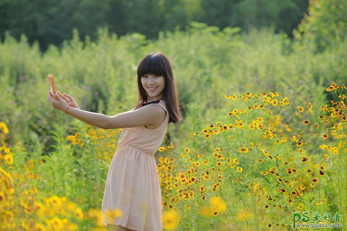 ps黄图片调色教程：给野花丛中的天使少女调出黄图片效果