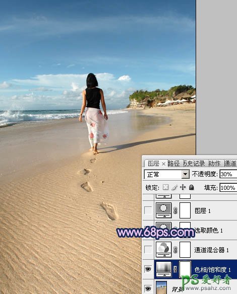 photoshop给一幅沙滩上美女走光图调出漂亮的淡蓝色