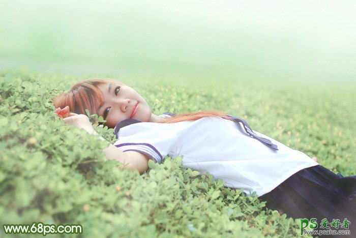 PS外景调色教程：给草地上外拍的清新少女写真照调出唯美的粉绿色