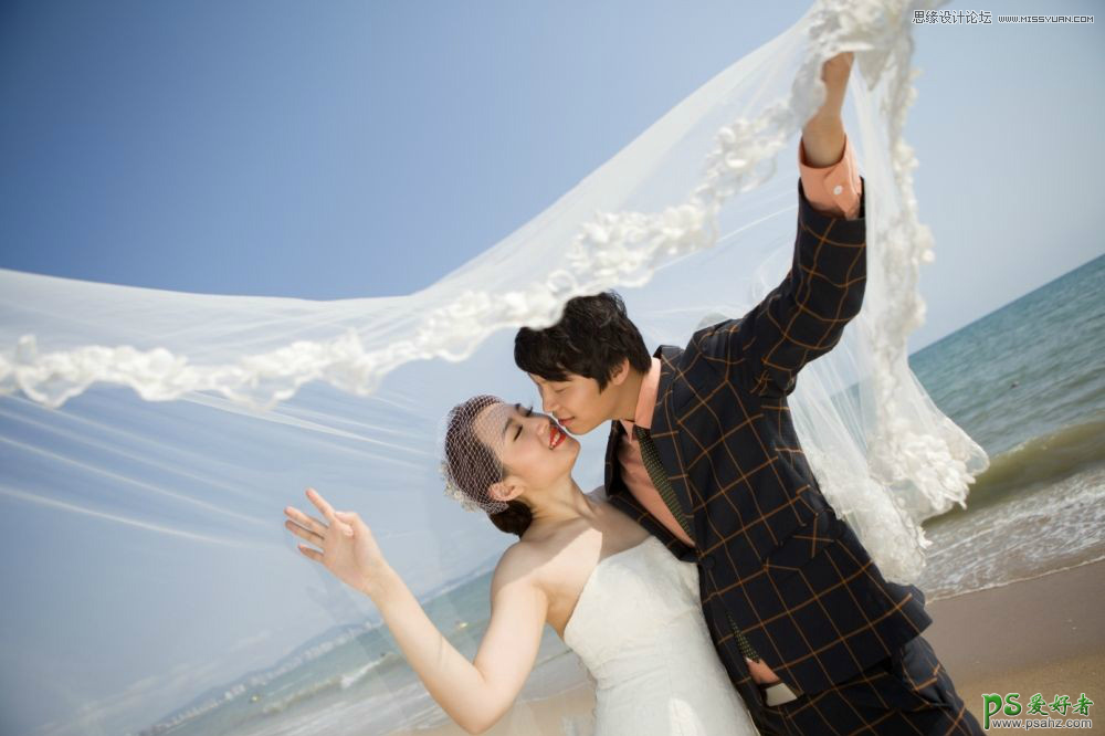 PS婚片后期调色教程：给外景浪漫的海景婚纱照调出时尚蓝色风格