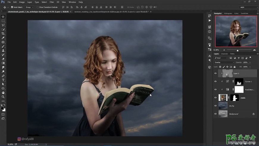 Photoshop合成黑暗夜空中天使少女正在读书的梦幻场景，秘境女孩