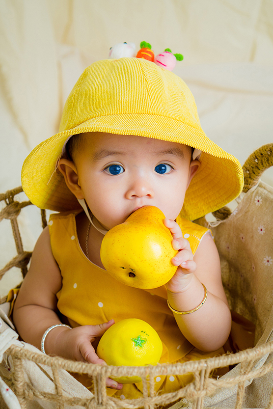 学习用工具给可爱的宝宝照片眼球进行换色 PS人像后期技巧教程