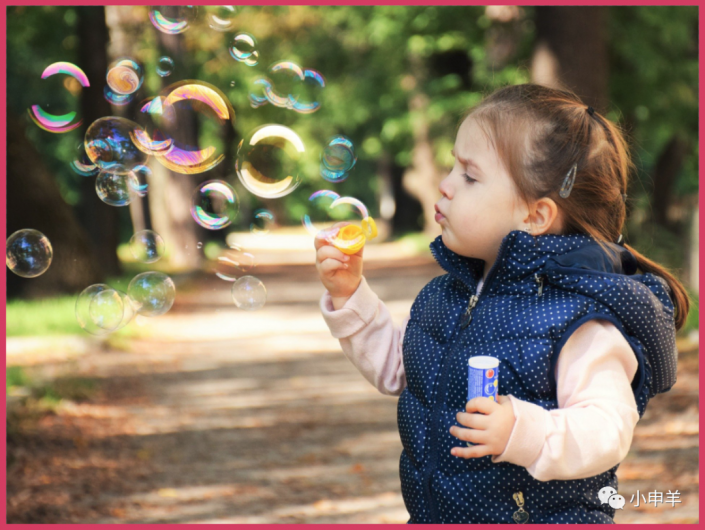PS儿童照片抠图实例：给吹泡泡的小女孩儿照片美完抠图换场景。