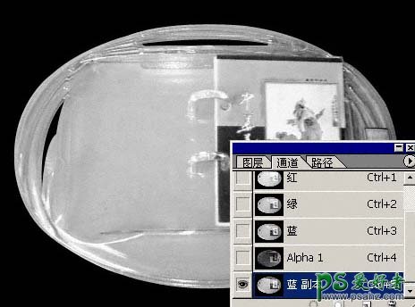 PS半透明物体抠图：利用通道选区工具抠出透明的塑料盒。