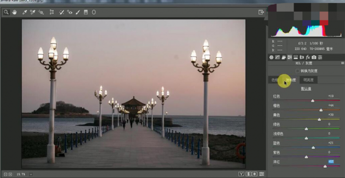 Photoshop给海边城市风景照调出一种漂亮的落日晚霞效果。