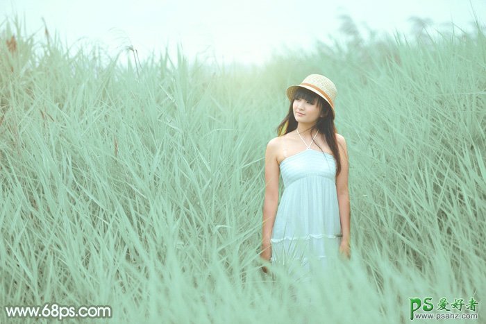 PS美女图片调色教程：给绿草地里自拍的清纯少女调出甜美的青绿色