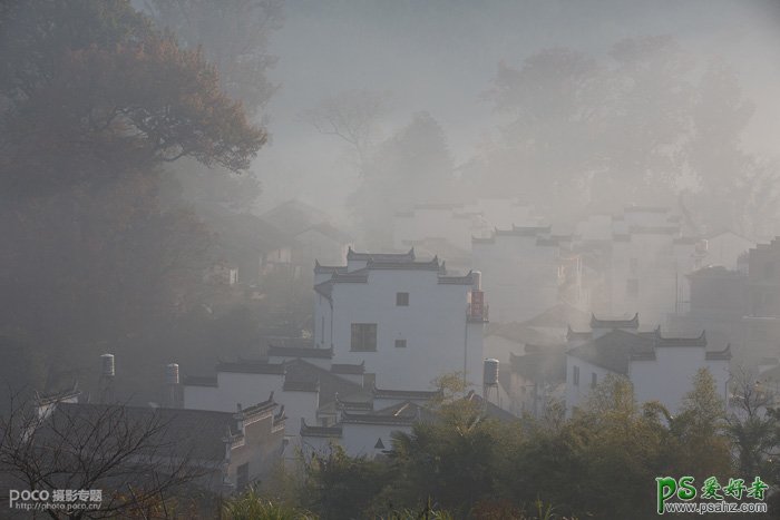 利用Ps外挂滤镜给灰蒙蒙的村庄风景照制作出高清的秋季风景大片