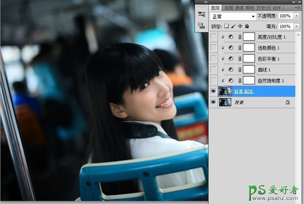 Ps摄影后期：给公交车上漂亮的女孩儿照片制作成胶片效果