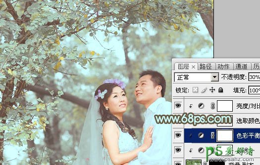 PS婚片调色教程：给外景树荫下的情侣婚纱照调出淡青色效果