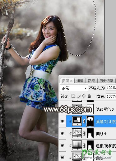 Photoshop给小树林中自拍的女生美腿照片调出中性暗红色调